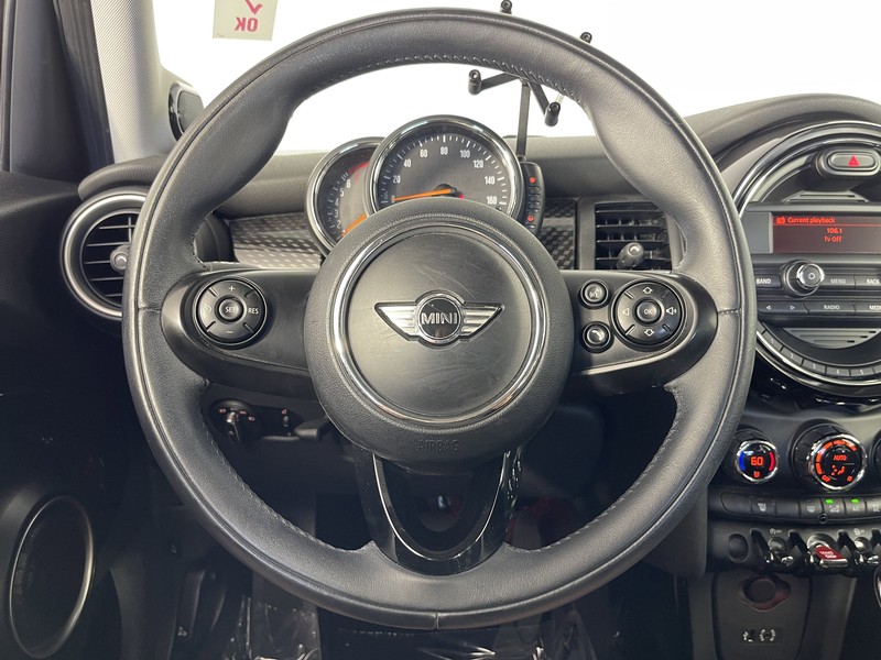 MINI Cooper Hardtop 4 Door Vehicle Full-screen Gallery Image 23