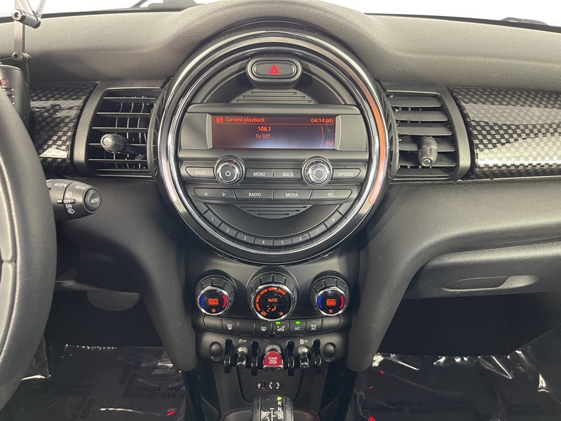 MINI Cooper Hardtop 4 Door Vehicle Full-screen Gallery Image 27