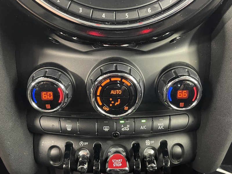 MINI Cooper Hardtop 4 Door Vehicle Full-screen Gallery Image 29