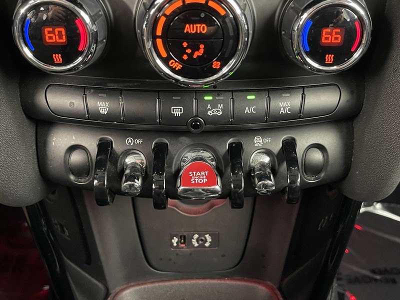 MINI Cooper Hardtop 4 Door Vehicle Full-screen Gallery Image 30