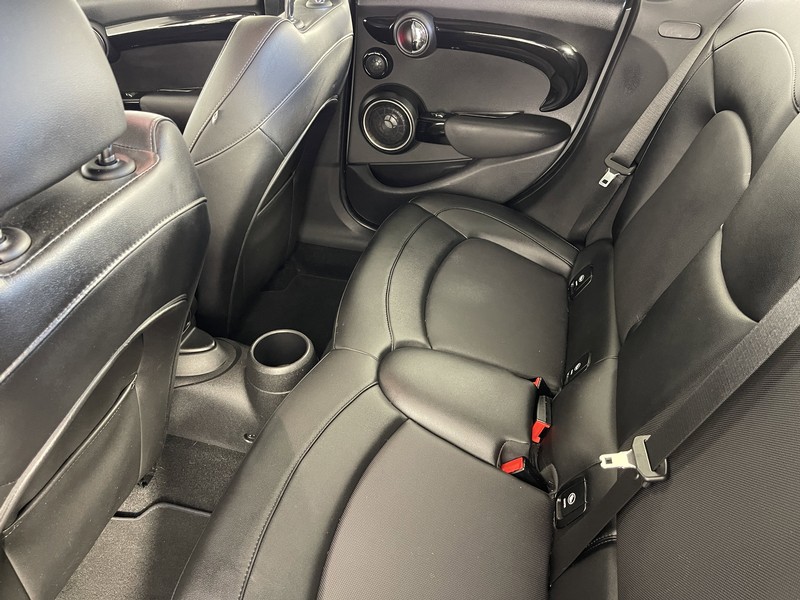 MINI Cooper Hardtop 4 Door Vehicle Full-screen Gallery Image 33