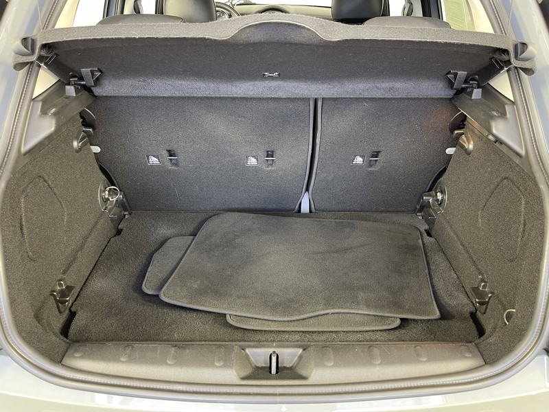 MINI Cooper Hardtop 4 Door Vehicle Full-screen Gallery Image 34