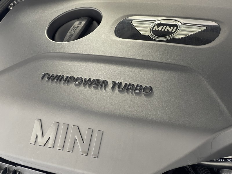 MINI Cooper Hardtop 4 Door Vehicle Full-screen Gallery Image 36