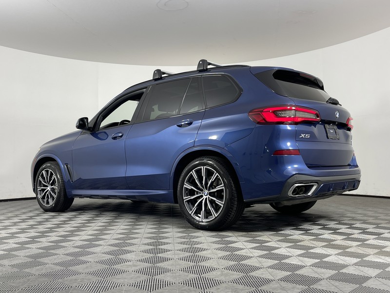 BMW X5 Vehicle Full-screen Gallery Image 10