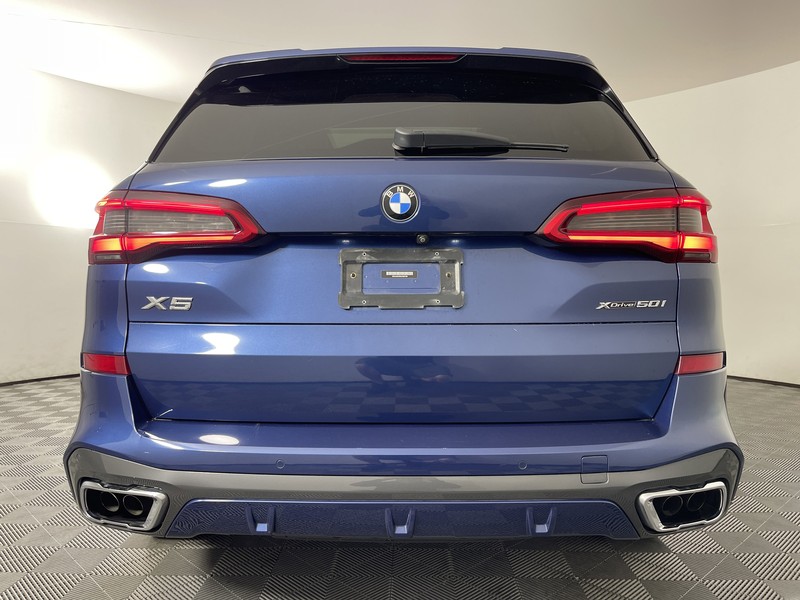 BMW X5 Vehicle Full-screen Gallery Image 11