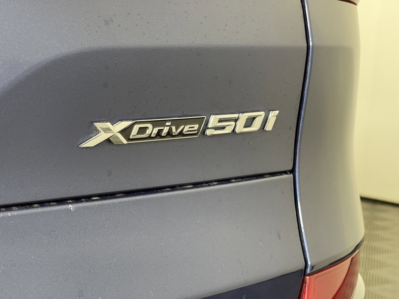 BMW X5 Vehicle Full-screen Gallery Image 14