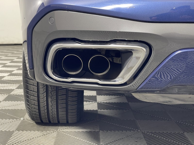 BMW X5 Vehicle Full-screen Gallery Image 15