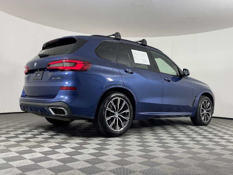 BMW X5 Vehicle Full-screen Gallery Image 16