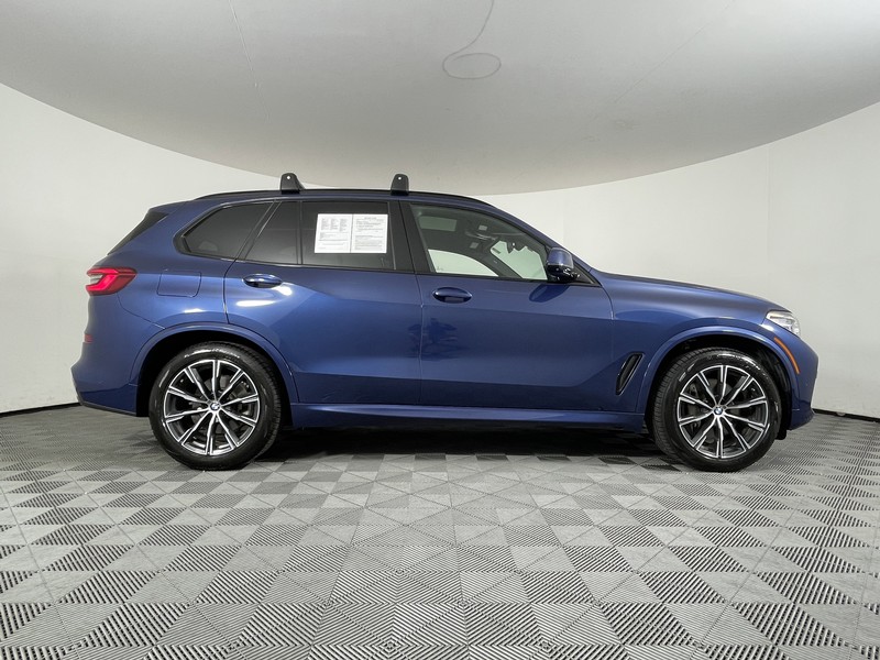 BMW X5 Vehicle Full-screen Gallery Image 17
