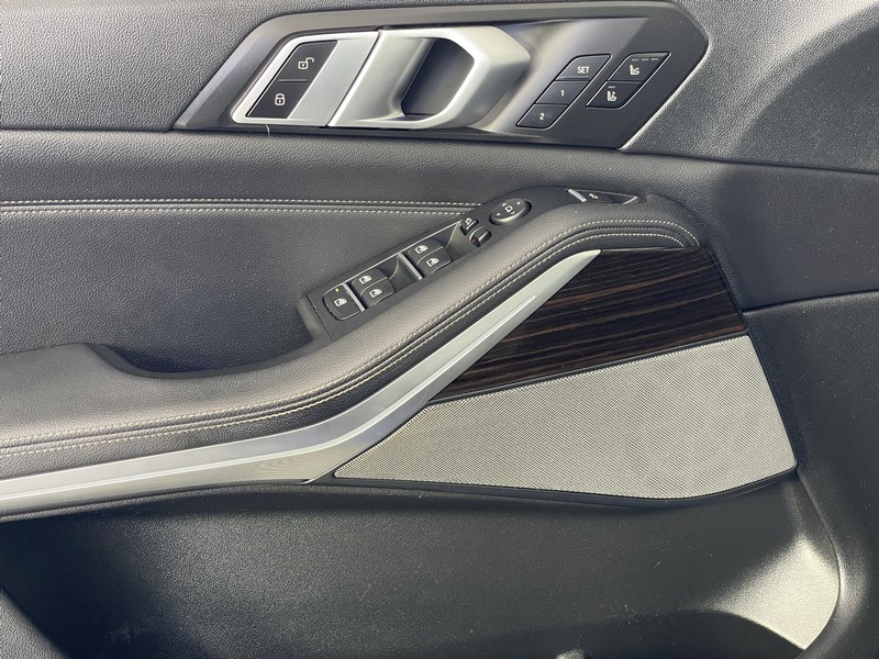 BMW X5 Vehicle Full-screen Gallery Image 20