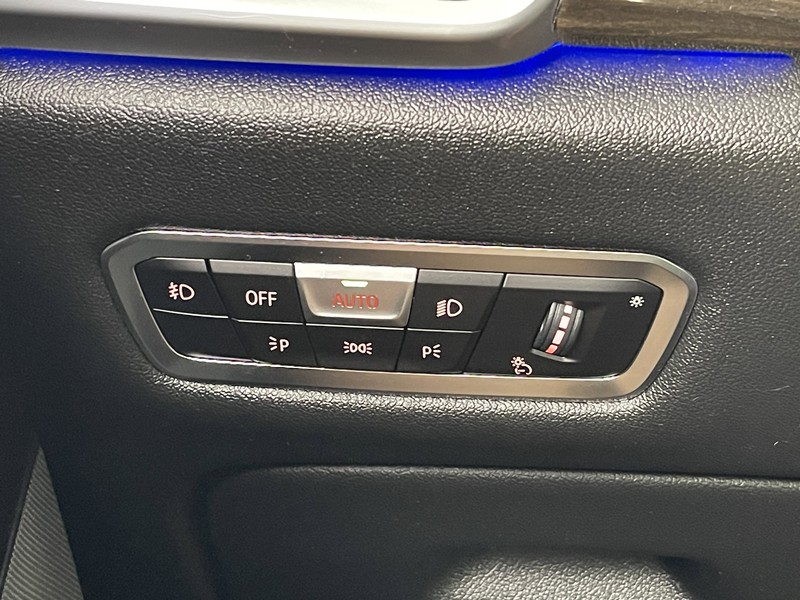 BMW X5 Vehicle Full-screen Gallery Image 24