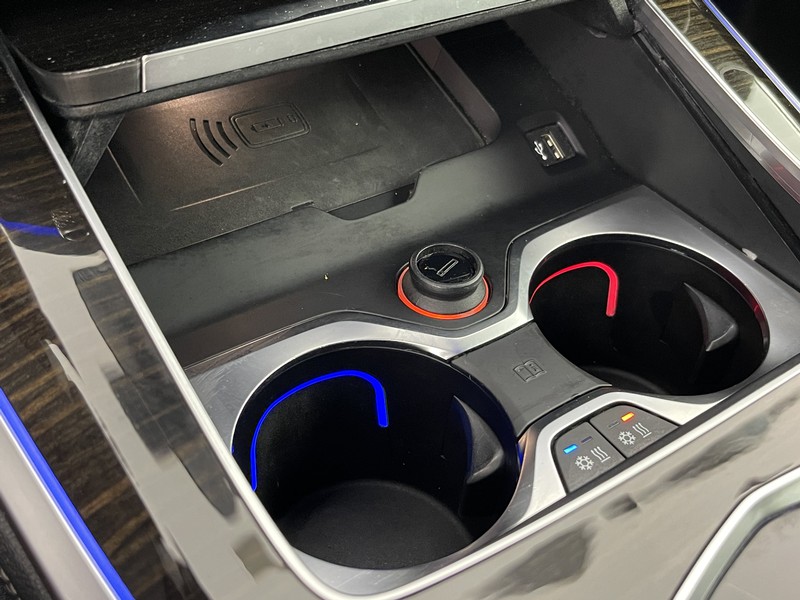 BMW X5 Vehicle Full-screen Gallery Image 31