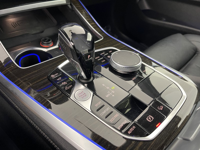 BMW X5 Vehicle Full-screen Gallery Image 32