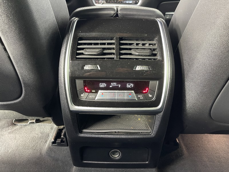 BMW X5 Vehicle Full-screen Gallery Image 35