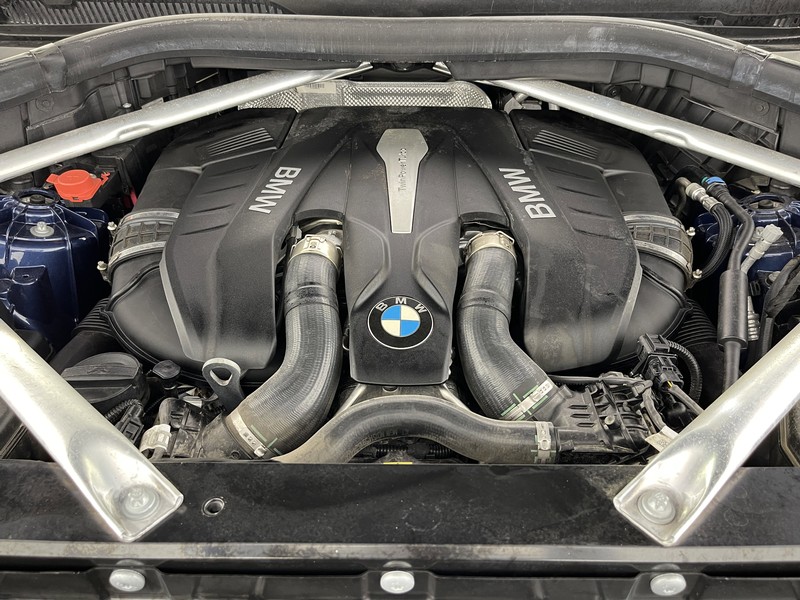 BMW X5 Vehicle Full-screen Gallery Image 37