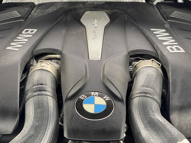 BMW X5 Vehicle Full-screen Gallery Image 38