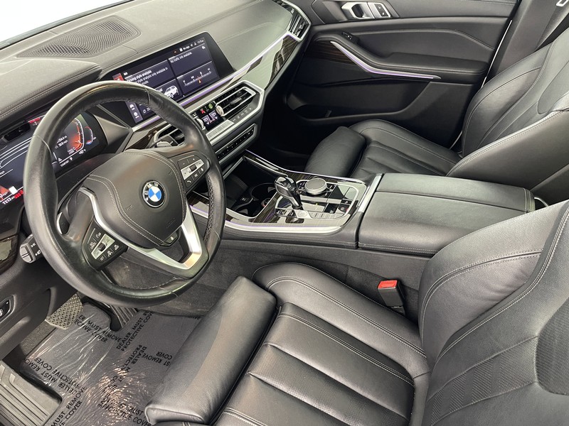 BMW X5 Vehicle Full-screen Gallery Image 02