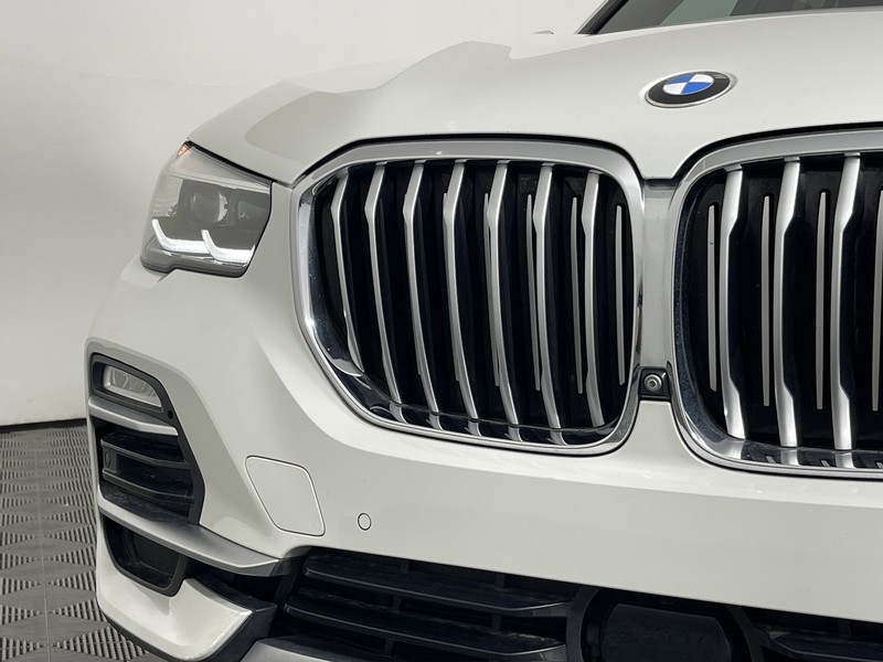 BMW X5 Vehicle Full-screen Gallery Image 08
