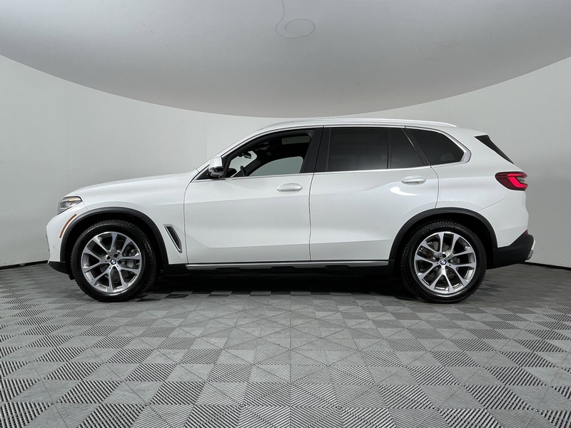 BMW X5 Vehicle Full-screen Gallery Image 09