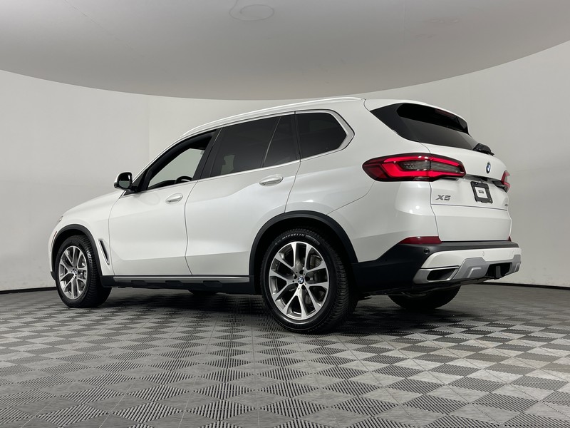 BMW X5 Vehicle Full-screen Gallery Image 10