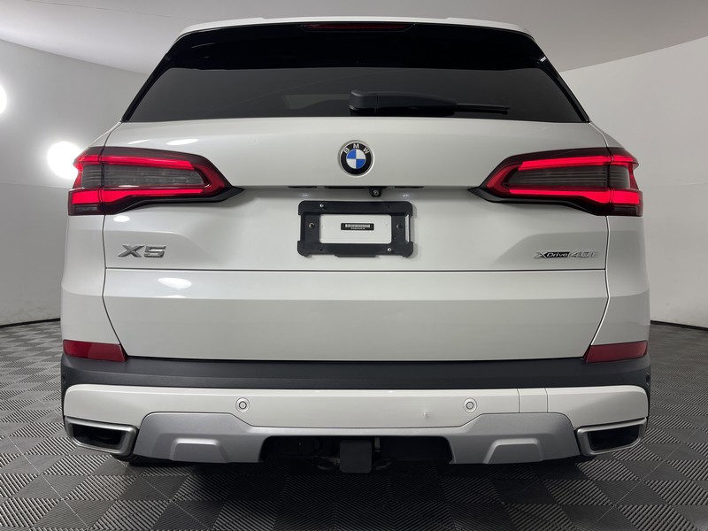 BMW X5 Vehicle Full-screen Gallery Image 11