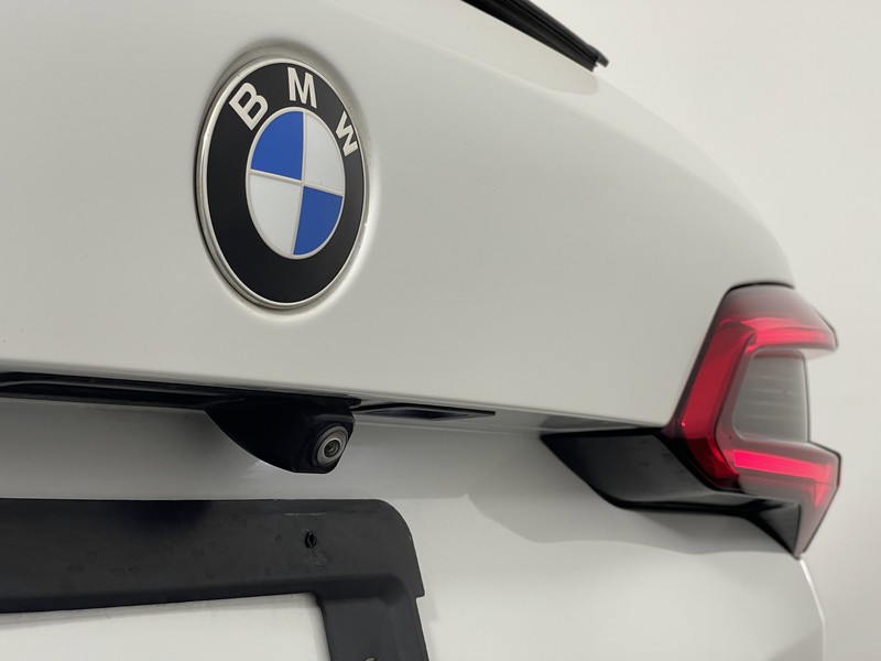 BMW X5 Vehicle Full-screen Gallery Image 13