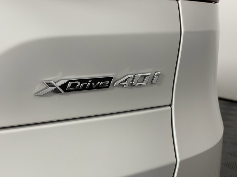 BMW X5 Vehicle Full-screen Gallery Image 14