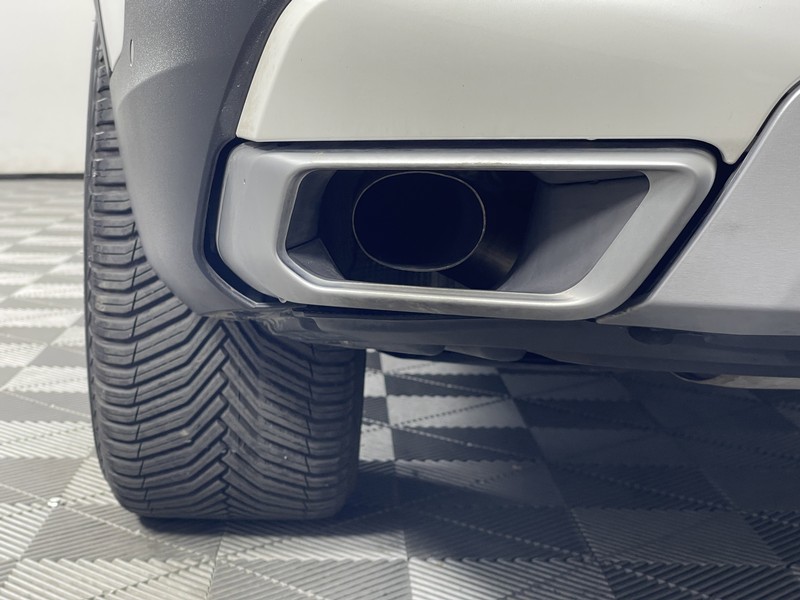 BMW X5 Vehicle Full-screen Gallery Image 16