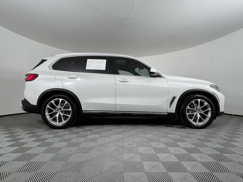 BMW X5 Vehicle Full-screen Gallery Image 18