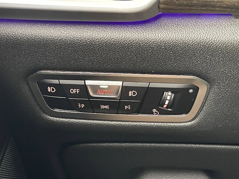 BMW X5 Vehicle Full-screen Gallery Image 23