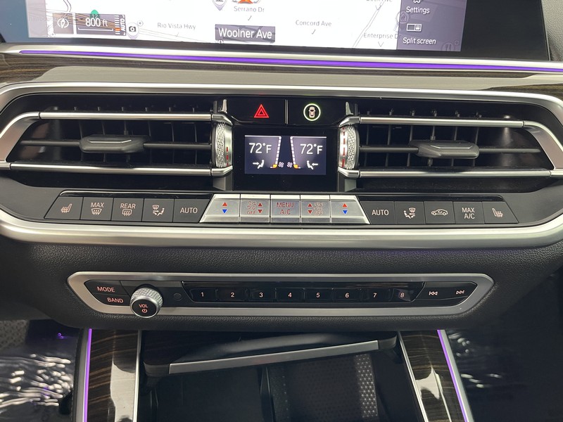 BMW X5 Vehicle Full-screen Gallery Image 30