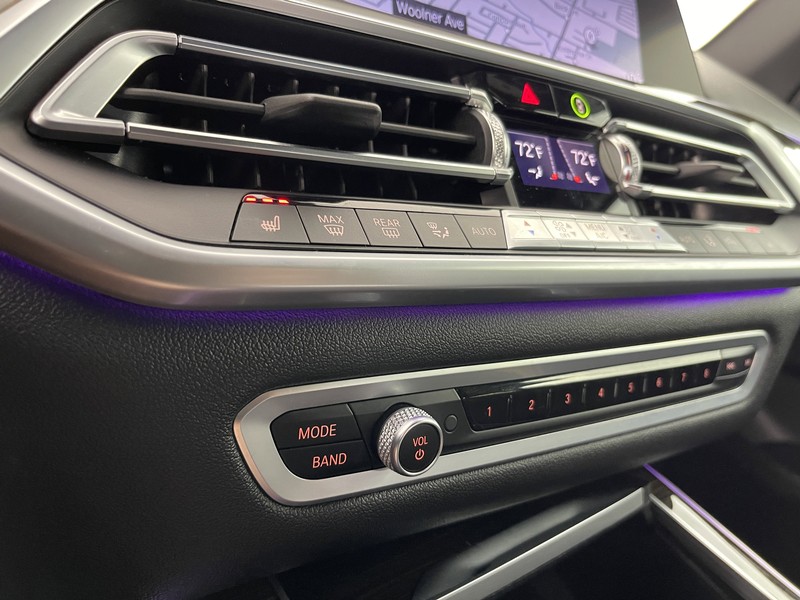 BMW X5 Vehicle Full-screen Gallery Image 31