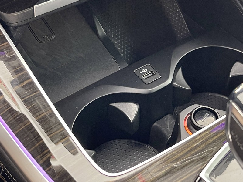 BMW X5 Vehicle Full-screen Gallery Image 32