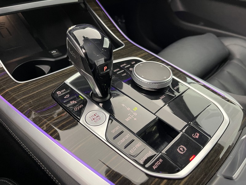 BMW X5 Vehicle Full-screen Gallery Image 33