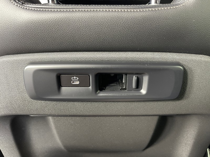 BMW X5 Vehicle Full-screen Gallery Image 35