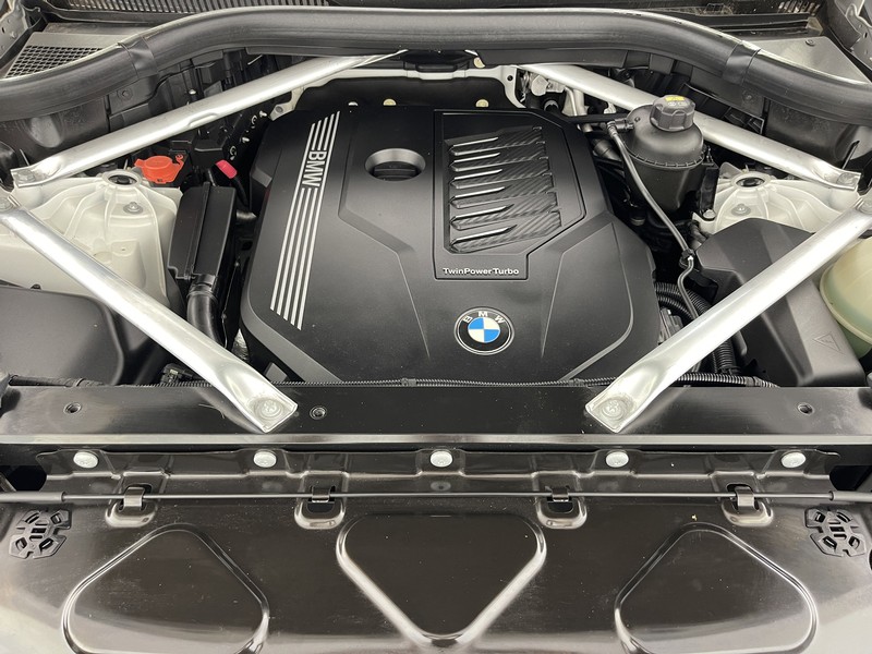 BMW X5 Vehicle Full-screen Gallery Image 38