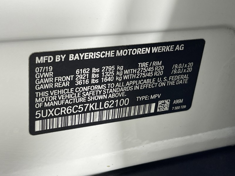 BMW X5 Vehicle Full-screen Gallery Image 40