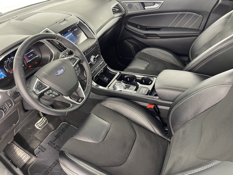 Ford Edge Vehicle Full-screen Gallery Image 02