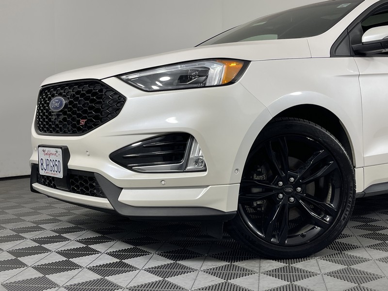 Ford Edge Vehicle Full-screen Gallery Image 04