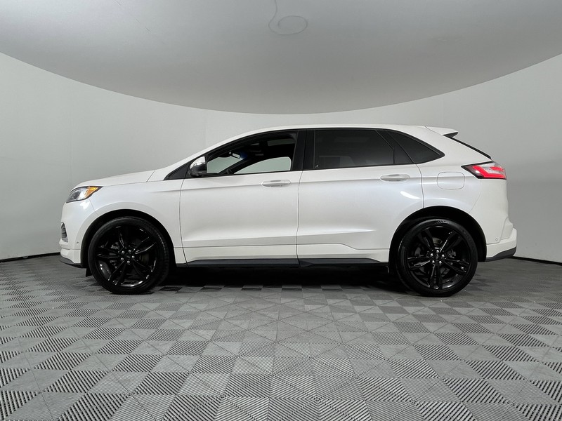 Ford Edge Vehicle Full-screen Gallery Image 09