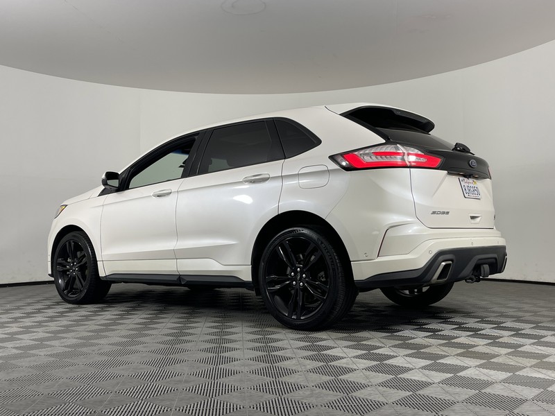 Ford Edge Vehicle Full-screen Gallery Image 10