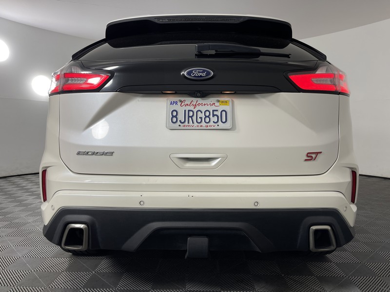 Ford Edge Vehicle Full-screen Gallery Image 11