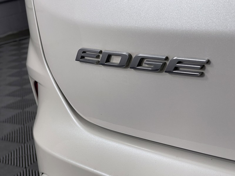 Ford Edge Vehicle Full-screen Gallery Image 12