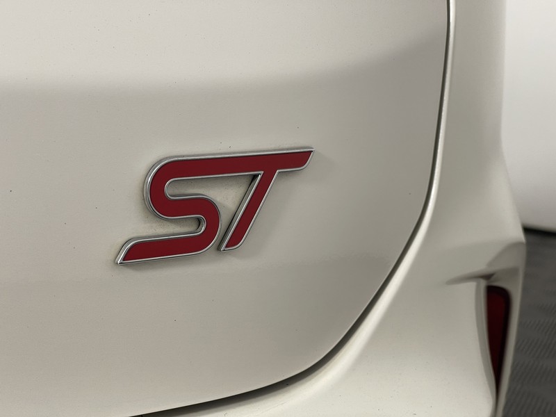 Ford Edge Vehicle Full-screen Gallery Image 14