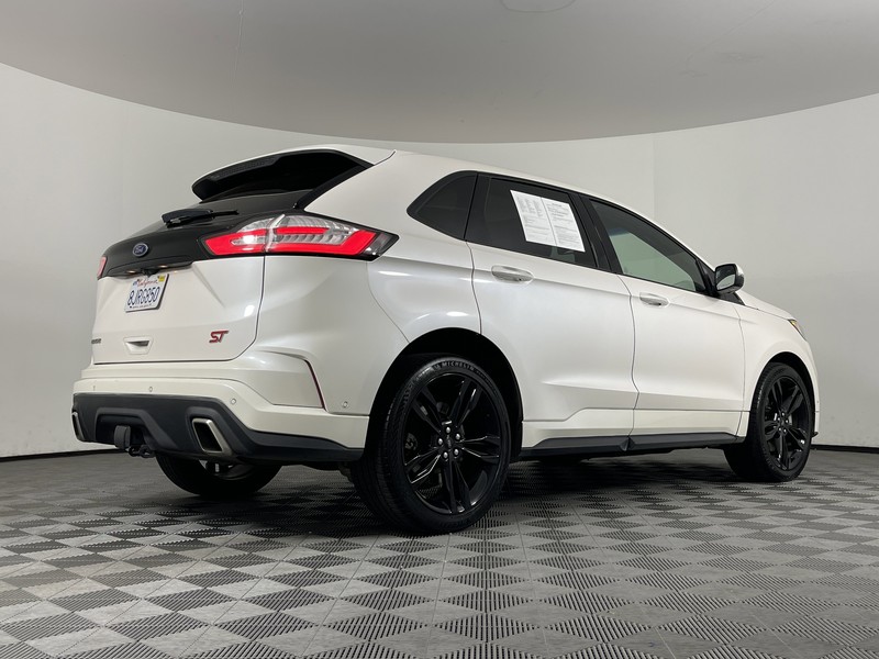 Ford Edge Vehicle Full-screen Gallery Image 17