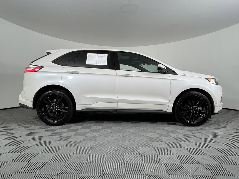 Ford Edge Vehicle Full-screen Gallery Image 18