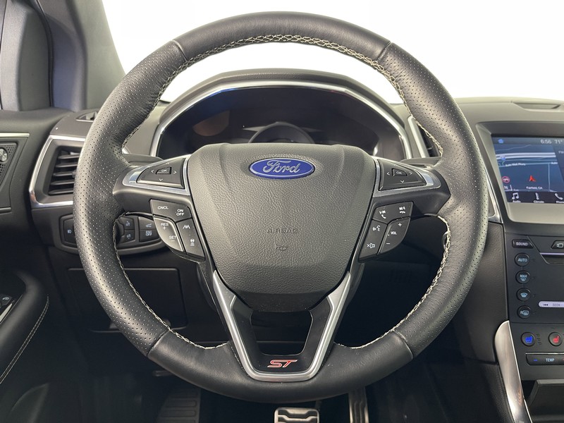 Ford Edge Vehicle Full-screen Gallery Image 25