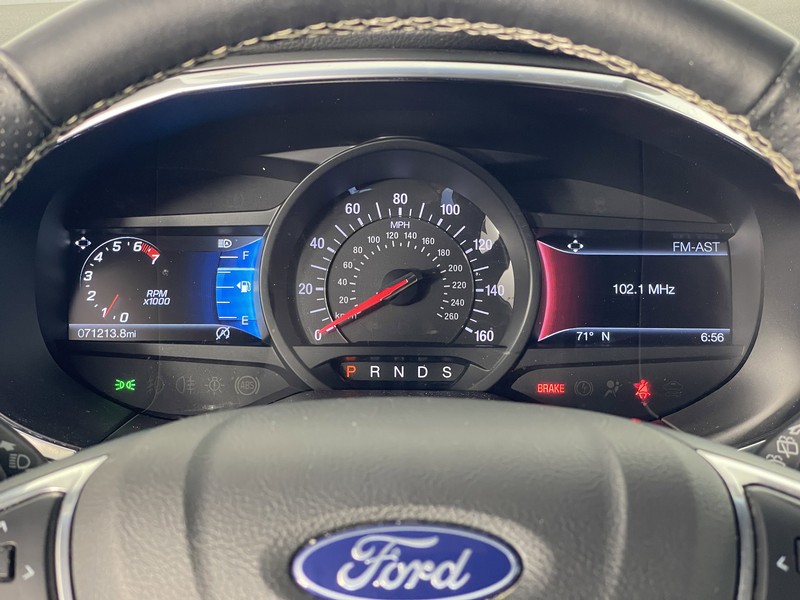 Ford Edge Vehicle Full-screen Gallery Image 26