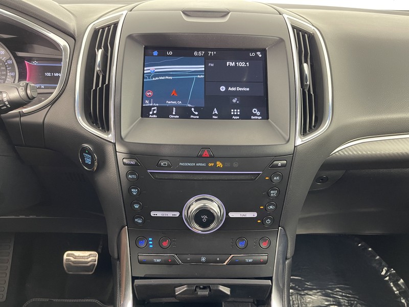 Ford Edge Vehicle Full-screen Gallery Image 29