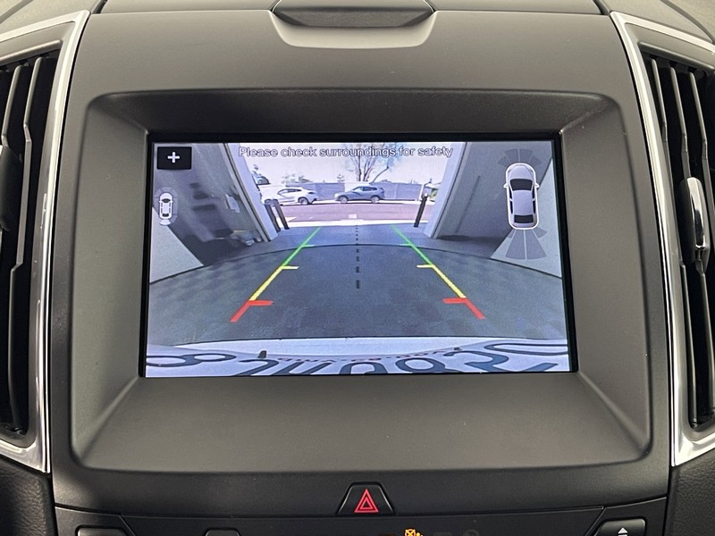 Ford Edge Vehicle Full-screen Gallery Image 31